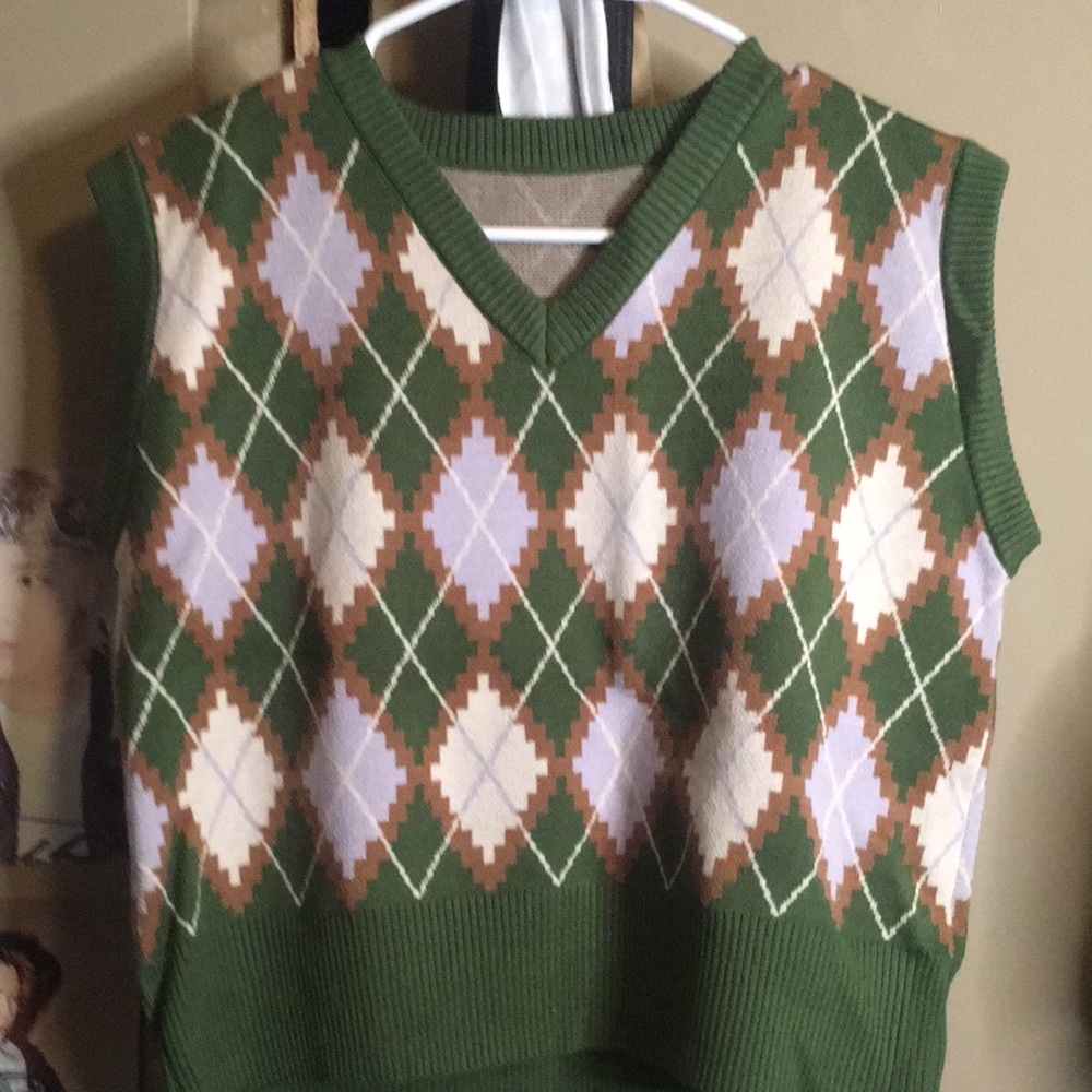 Green cropped sweater vest<3
